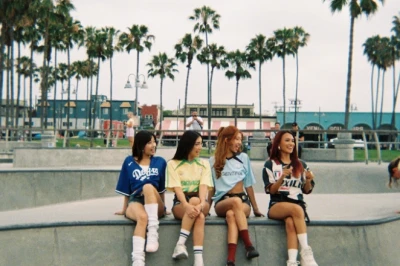 Lirik Lagu No Na Rollerblade: Terjemahan dan Maknanya